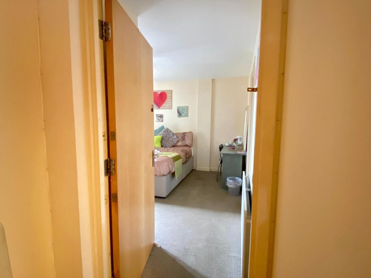 Lovely Double Room With Private Bathroom And Double Room With Shared Toilet & Parking Free 爱丁堡 外观 照片
