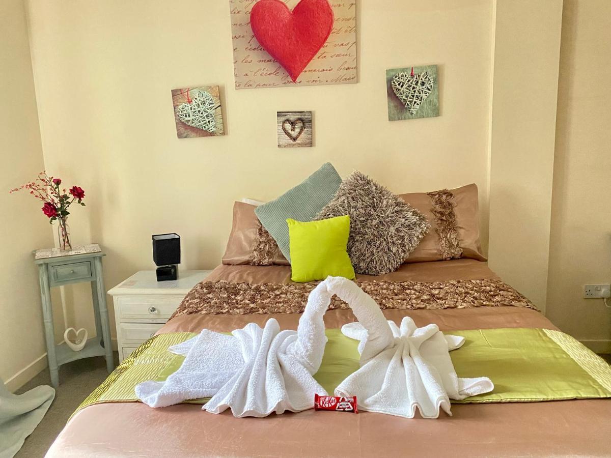 Lovely Double Room With Private Bathroom And Double Room With Shared Toilet & Parking Free 爱丁堡 外观 照片