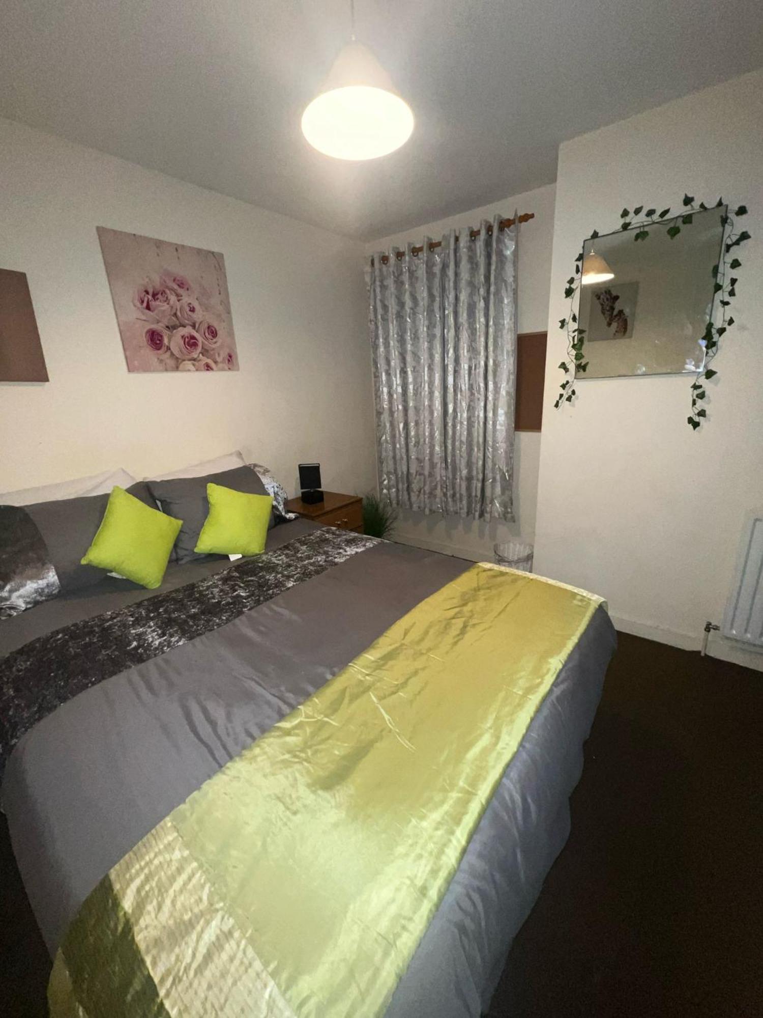 Lovely Double Room With Private Bathroom And Double Room With Shared Toilet & Parking Free 爱丁堡 外观 照片