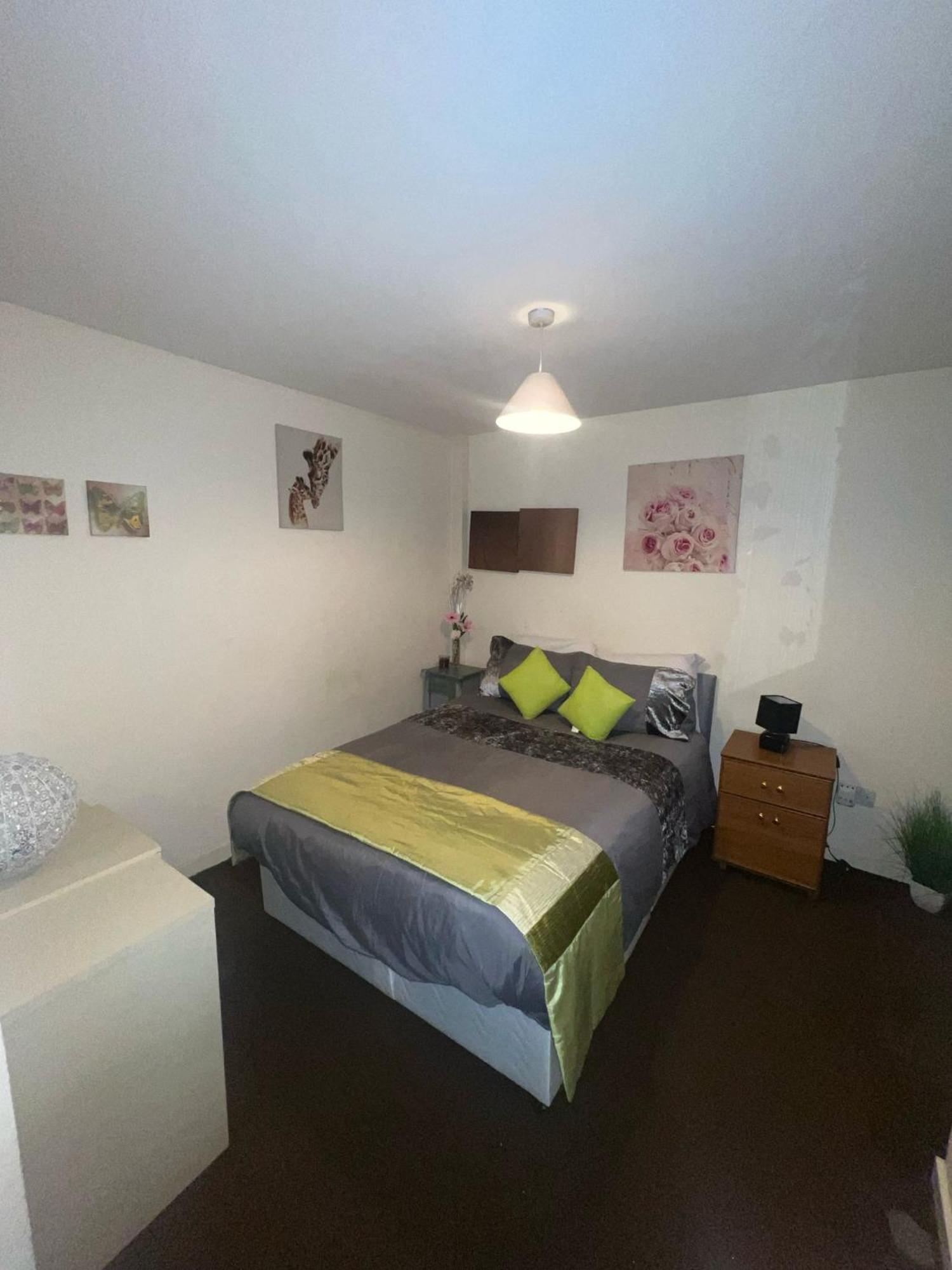 Lovely Double Room With Private Bathroom And Double Room With Shared Toilet & Parking Free 爱丁堡 外观 照片