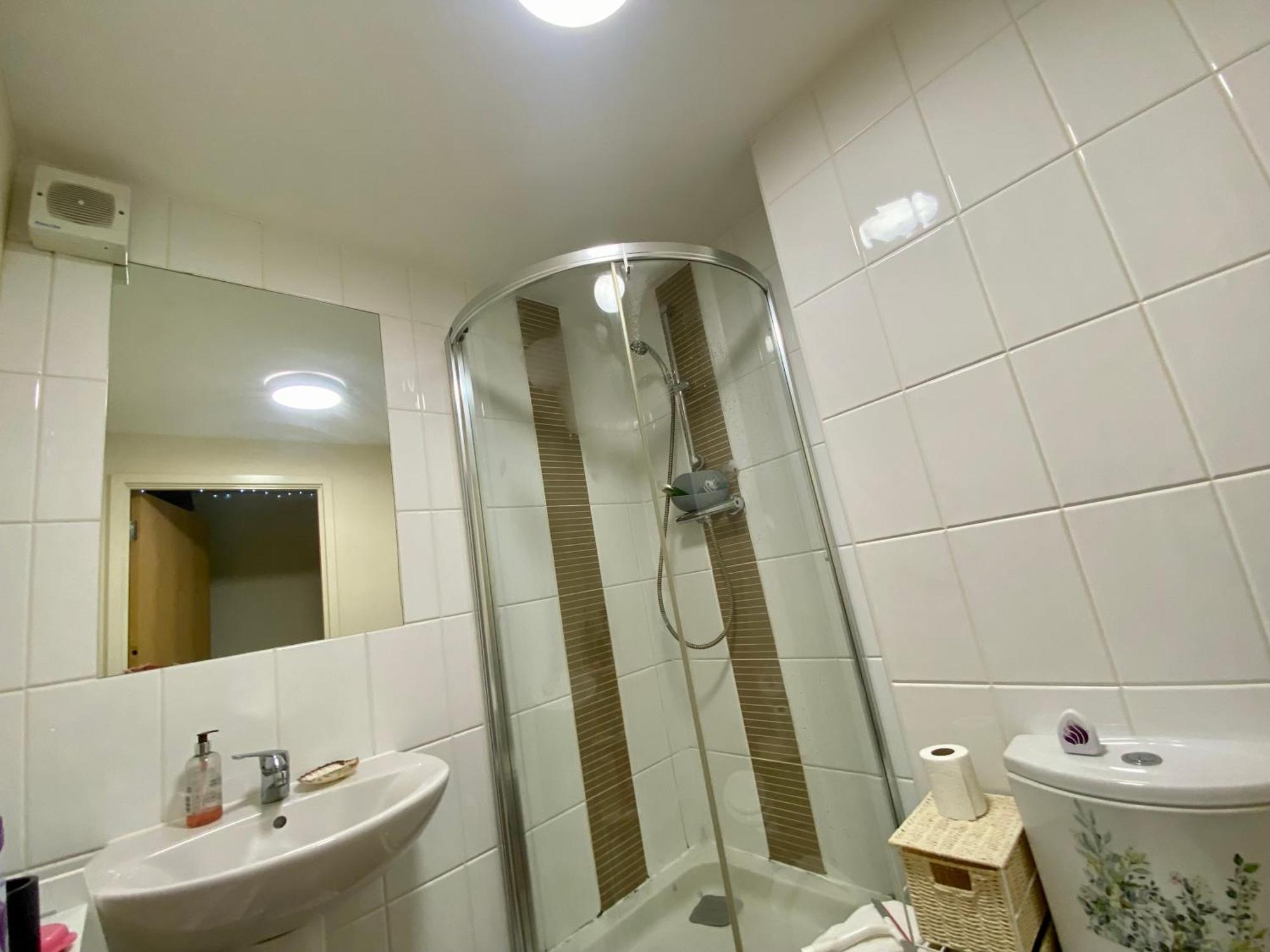 Lovely Double Room With Private Bathroom And Double Room With Shared Toilet & Parking Free 爱丁堡 外观 照片